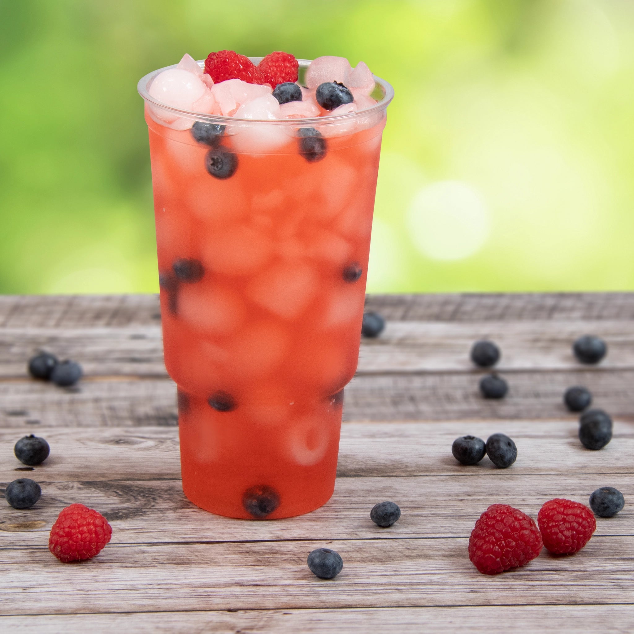 Dart 32AC clear plastic cup filled with refresher