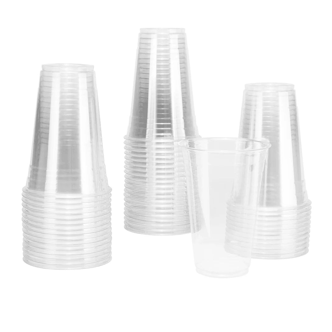 Stack of 20 oz clear PET cups – wholesale packaging for cafés, juice bars & restaurants.